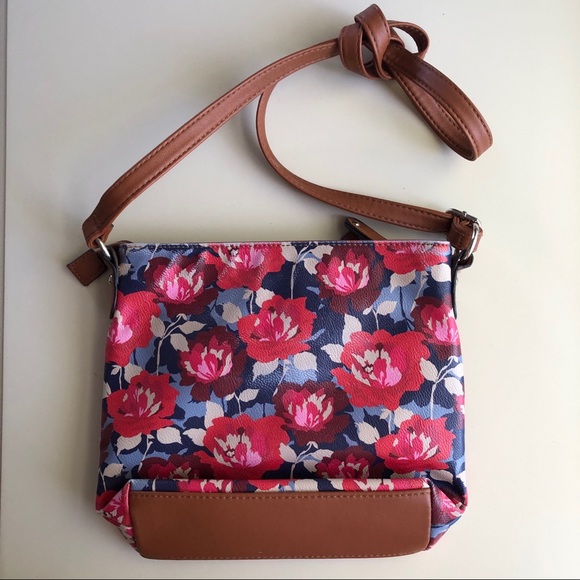 ❌SOLD❌🌹🌺Floral Crossbody Purse🌺🌹 - Picture 2 of 4